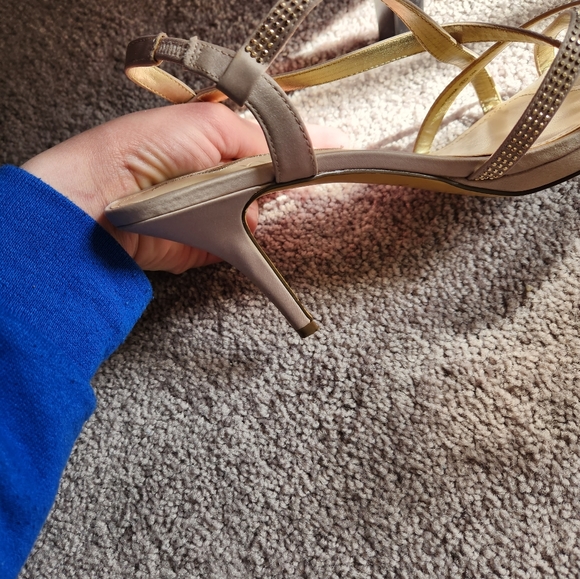 Champagne colored heels by Nina - Picture 5 of 8